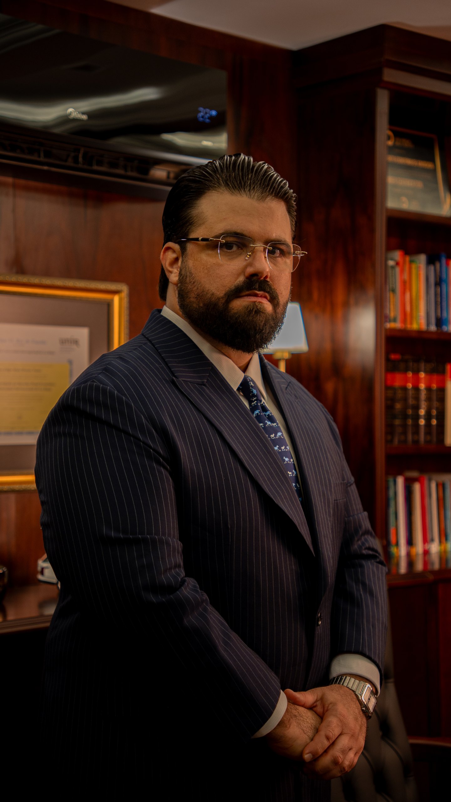 Filipe Maia Broeto, advogado criminalista, em seu escritório